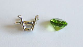 lever setting with peridot