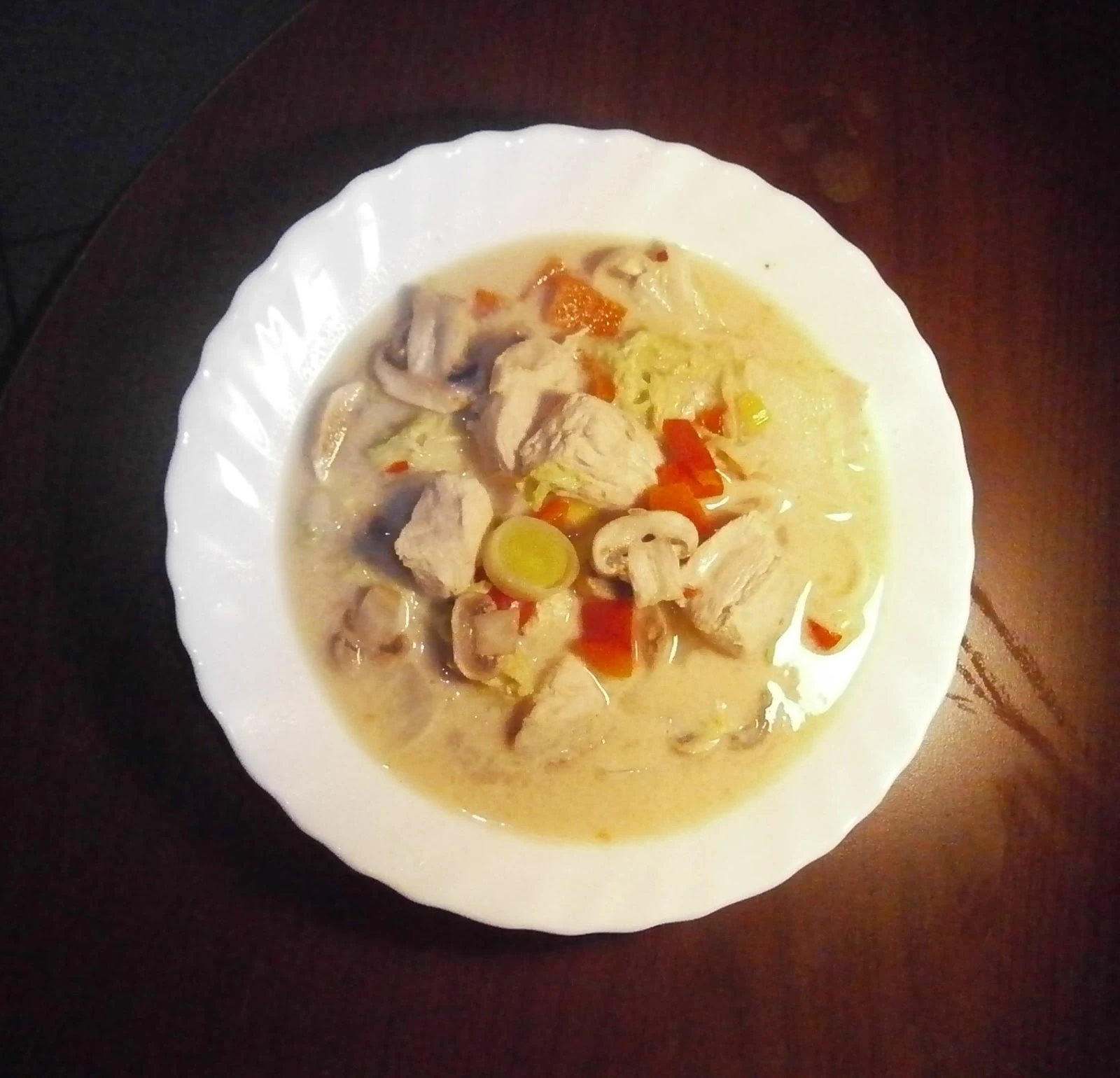 Délices d'une novice: Soupe au lait de coco, poulet, champignons, chou