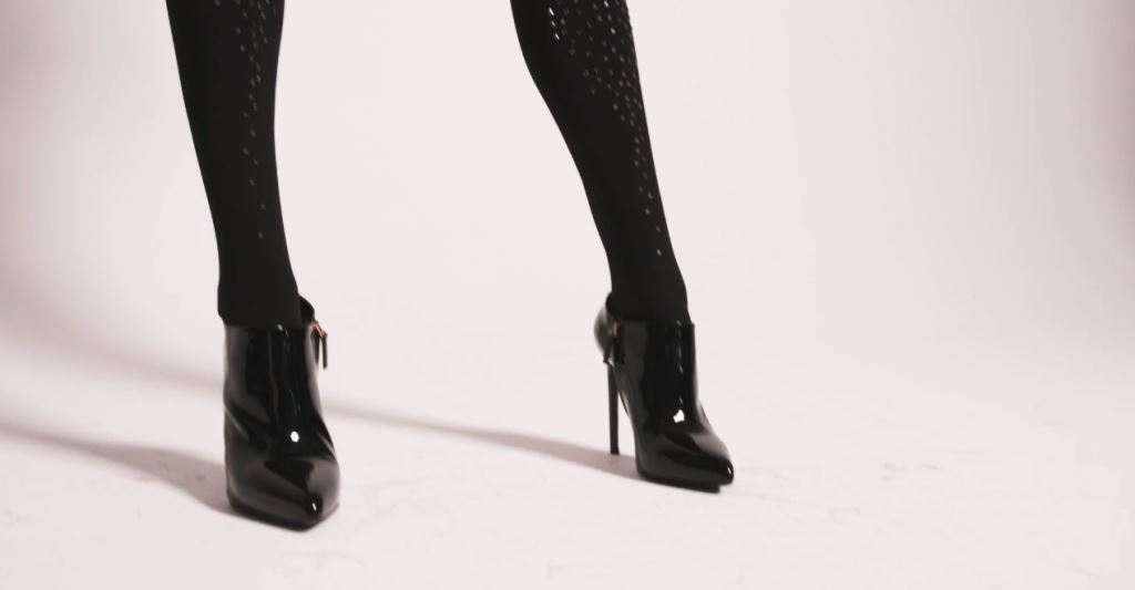 Modella Calzedonia spot con calze: di chi sono quelle gambe spot 2016