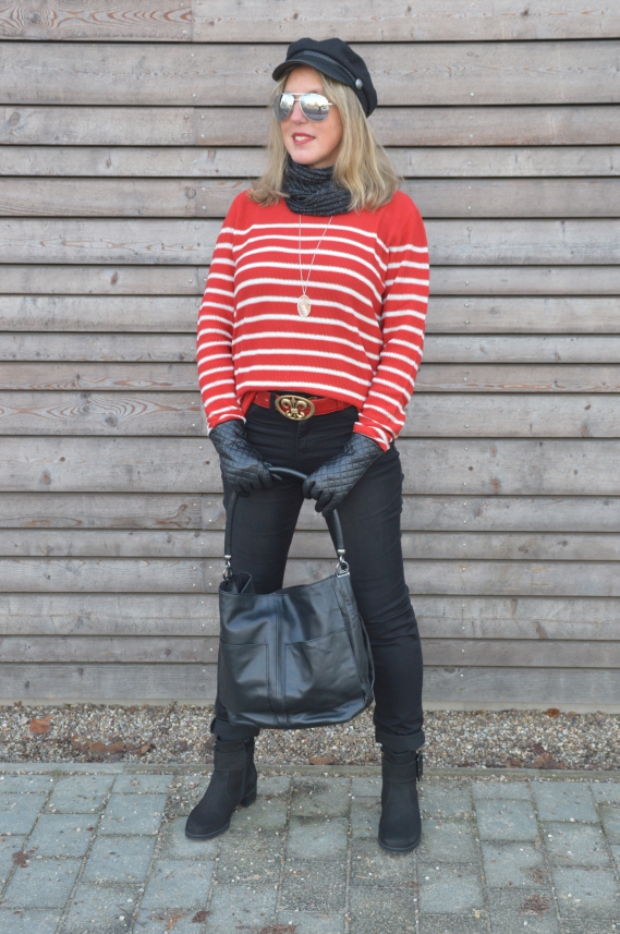 Tchibo rot-weiß gestreiften Pullover mit Schwarz kombiniert Tchibo Kollektion Ringelpullover