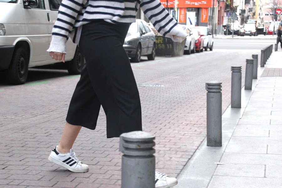 DIY Patrones pantalon culotte midi palazo pantalon-falda. Tutoriales diy ropa mujer y patrones gratis.