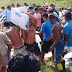Carga de peixe é saqueada por populares após caminhão tombar entre Castro Alves e Sapeaçu