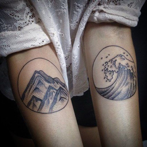 Serra e um tsunami, a onda da tatuagem