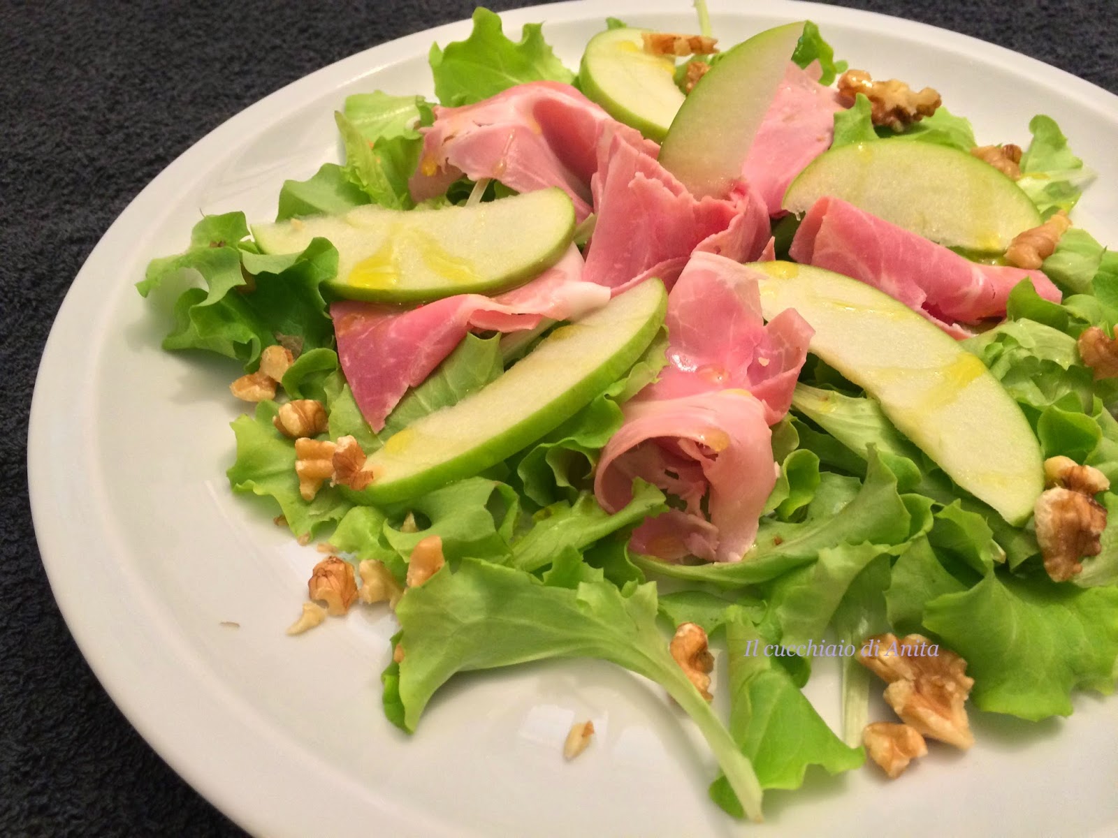 insalata di mele e prosciutto