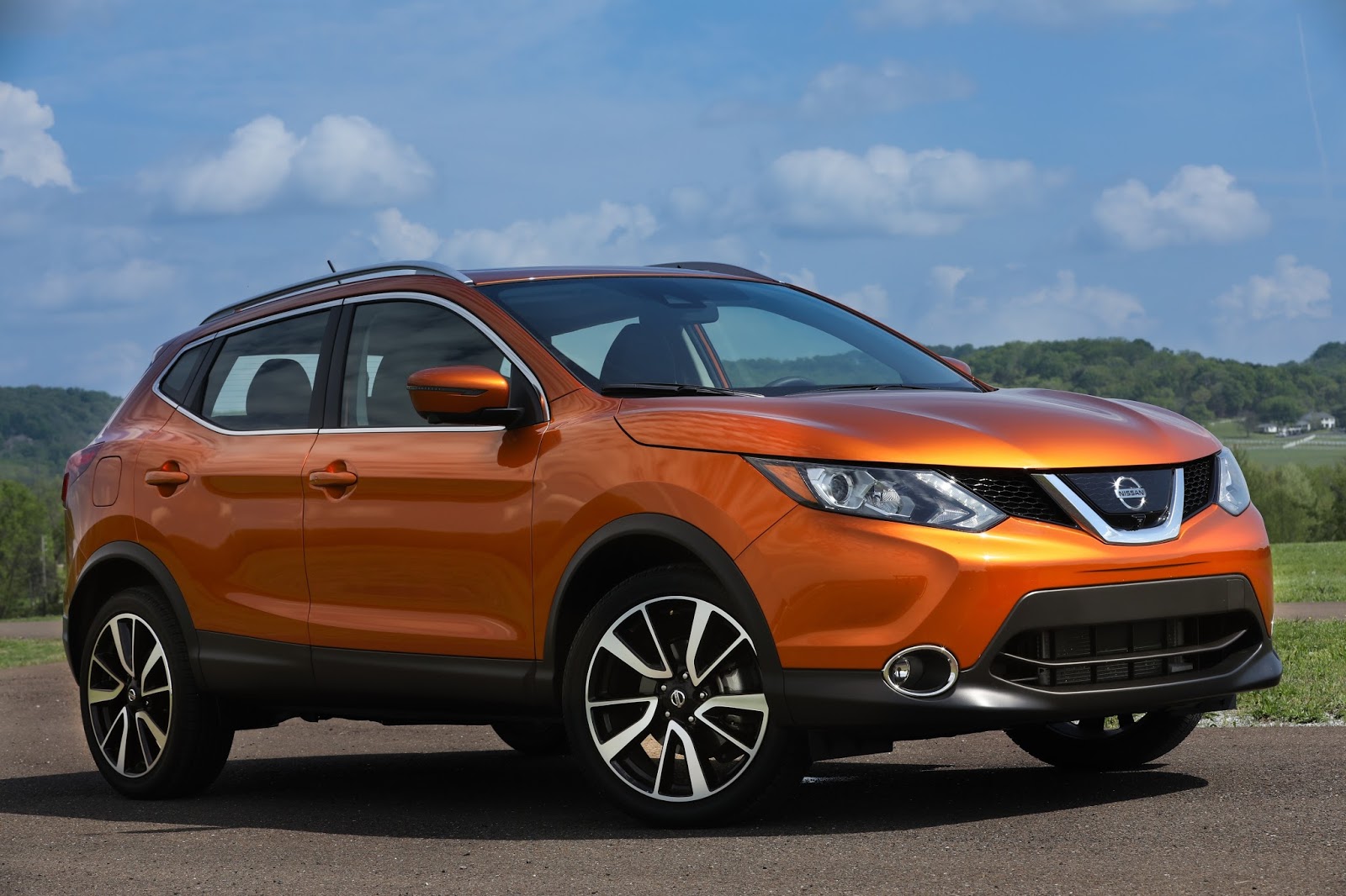 The Littlest Rogue The 2017 Nissan Rogue Sport SV FWD