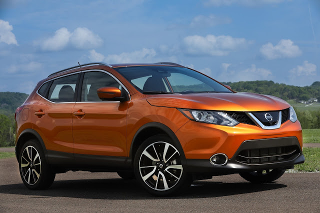 2017 Nissan Rogue Sport front 3/4 view Front 3/4 view of 2017 Nissan Rogue Sport