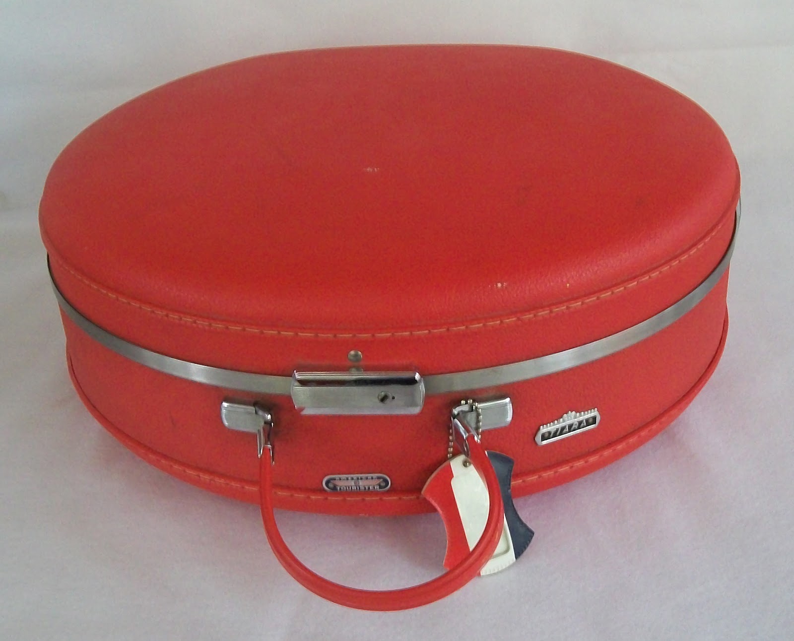 Why do you need that? Red Vintage American Tourister "Ladies Hat and