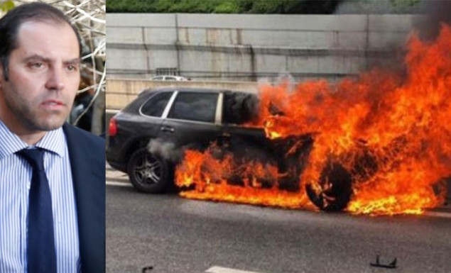 Τρύπα-μυστήριο στο δάπεδο και στην εξάτμιση της Porsche του Μαυρίκου! Τρύπα-μυστήριο στο δάπεδο και στην εξάτμιση της Porsche του Μαυρίκου!