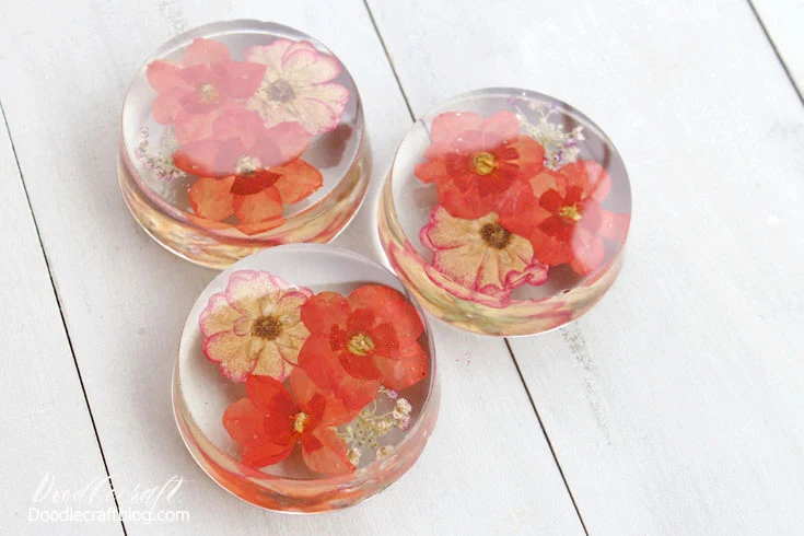 instructions on how to cast pressed flowers in clear resin