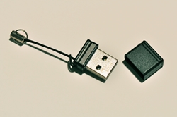 USB 3.0 Stick mit Slim Line Gehäuse und Schlüsselband... USB 3.0 Stick mit Slim Line Gehäuse und Schlüsselband...