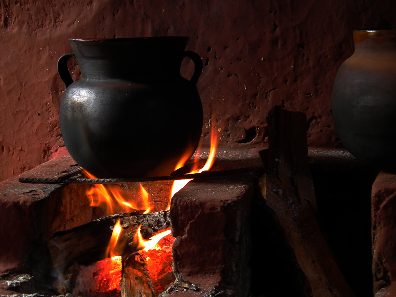 Jaime Ramos Méndez La olla de barro en la cocina tradicional purépecha