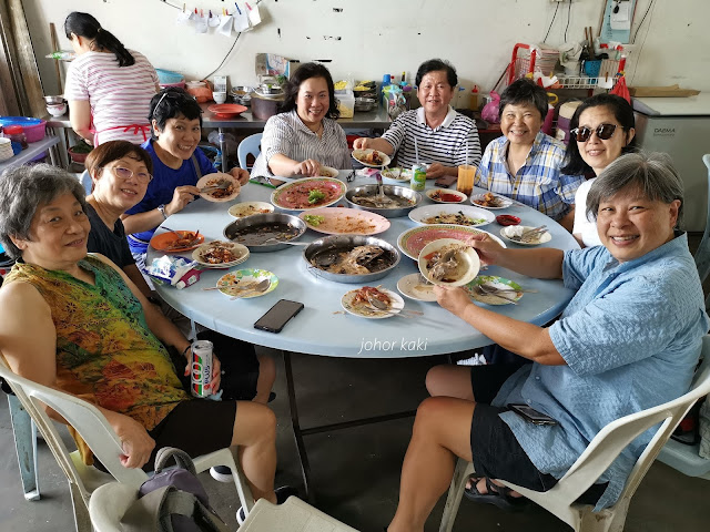 You Buy Andy Cook for You Seafood Zhi Char @ Ong Siew Lian Coffee Shop in Pontian 好来海鲜 You Buy Andy Cook for You Seafood Zhi Char @ Ong Siew Lian Coffee Shop in Pontian 好来海鲜