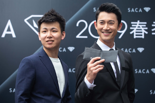 SACA 2019紳士精品新作 圈粉影帝吳慷仁 玩味設計與材質 「碳」索時尚經典