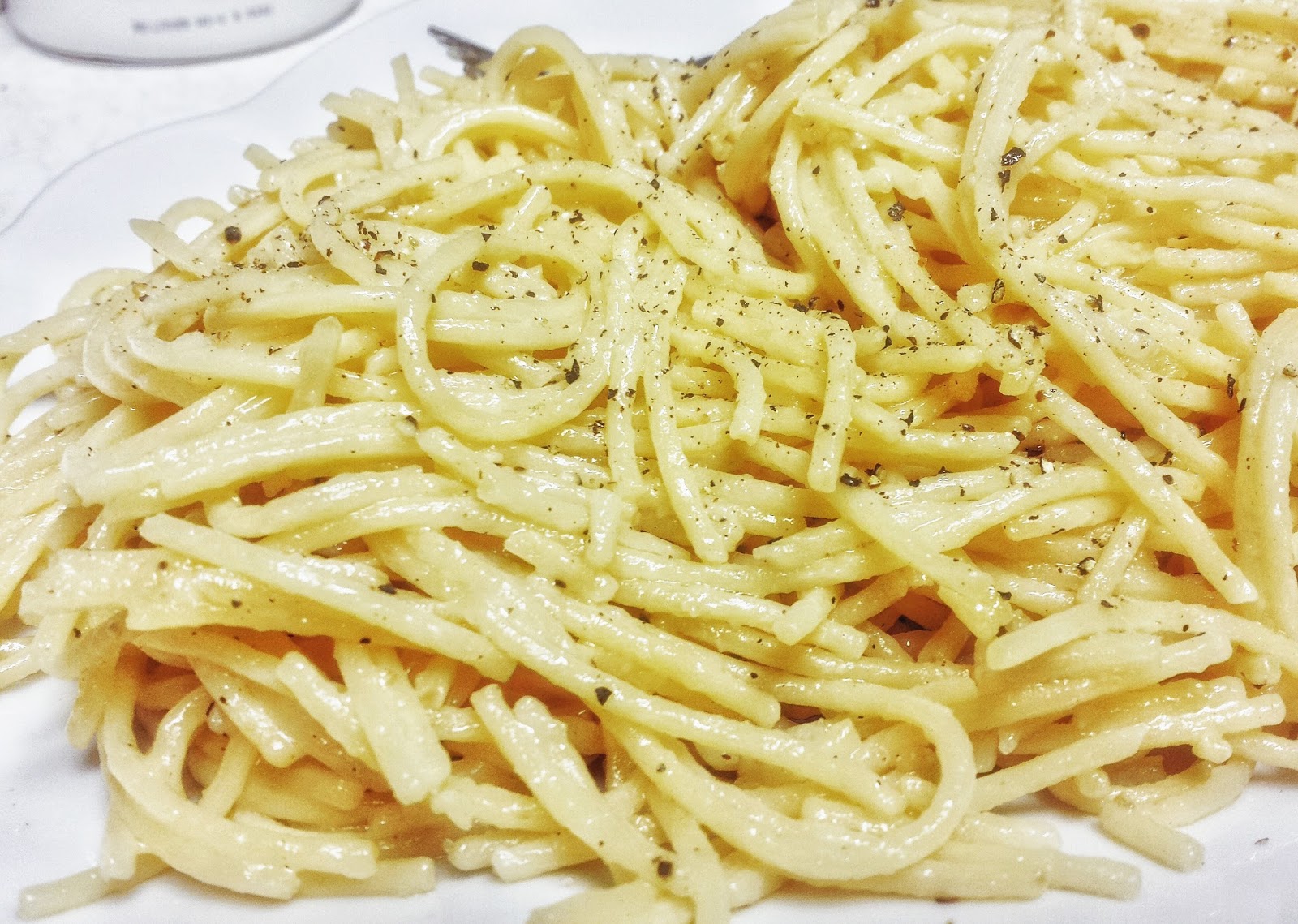 spaghetti cacio e pepe - kitchen discoveries