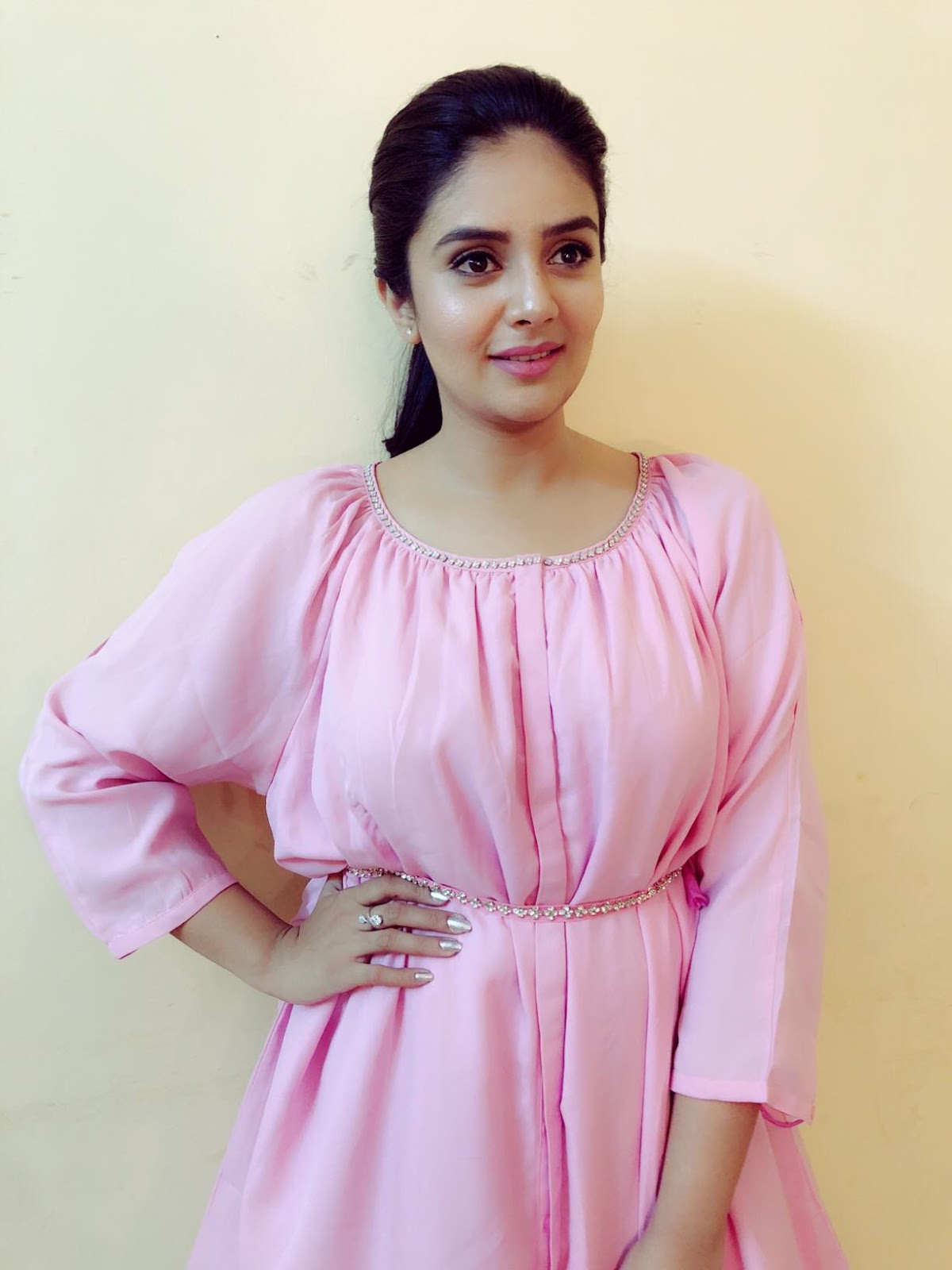 Indian TV Anchor Sreemukhi Long Legs Photos In Pink Dress