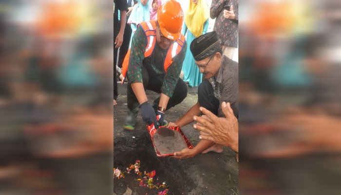 Wabup Tabanan Letakkan Batu Pertama Pembangunan Wantilan Mushola Nurul Falah