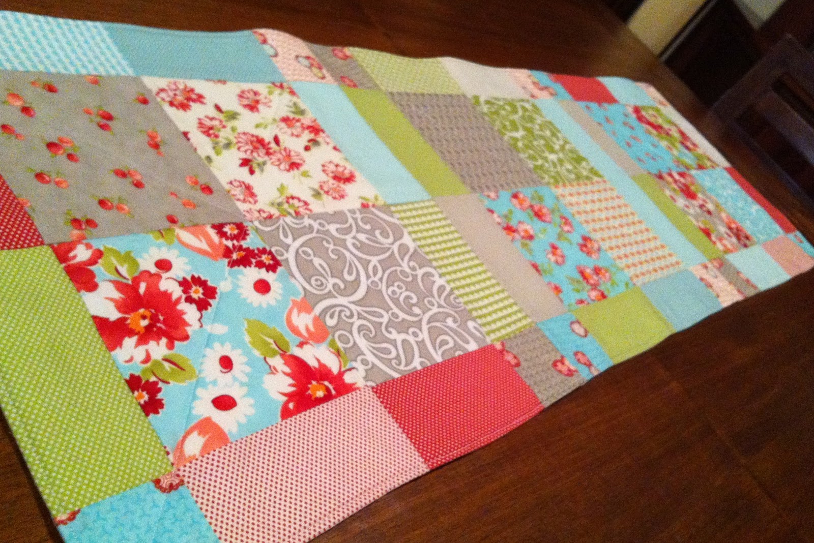 the-peony-teacup-tutorial-easy-disappearing-9-patch-table-runner