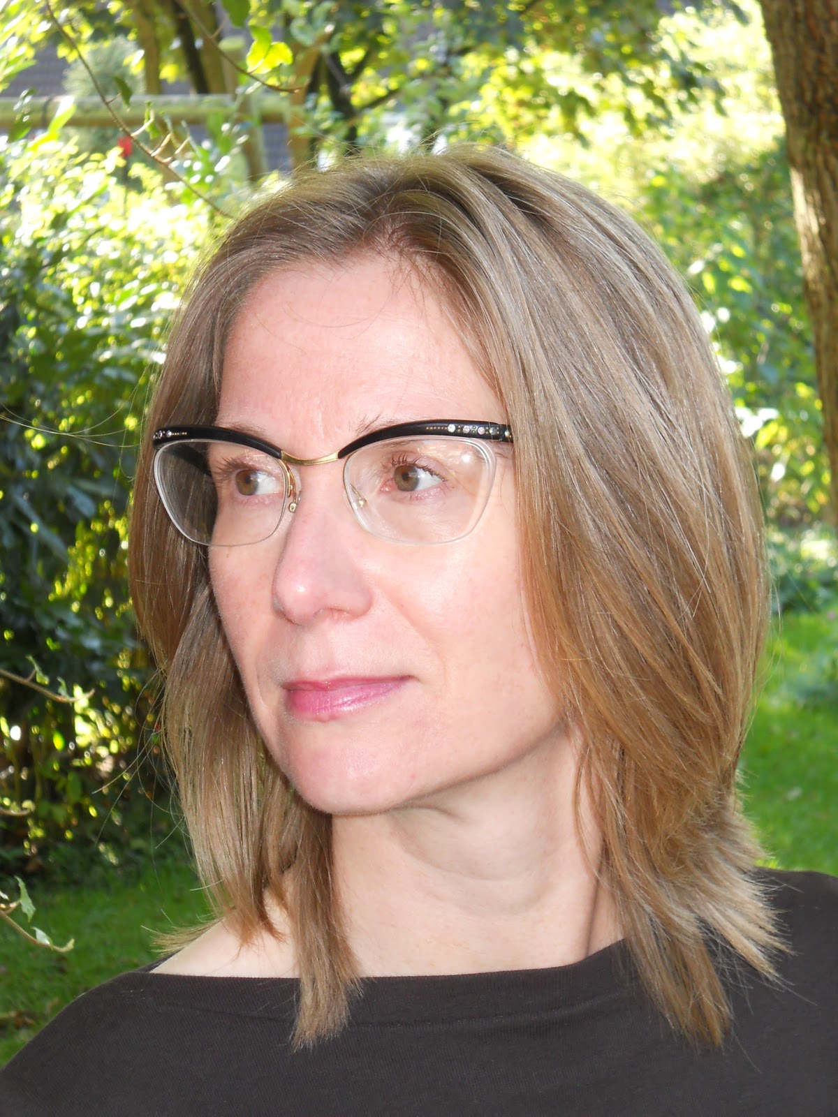 More ladies behind crystal veil Claudine 005