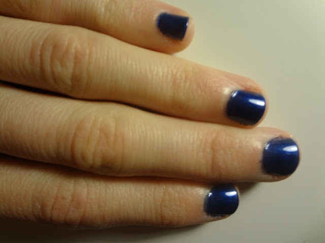 dark blue nail polish