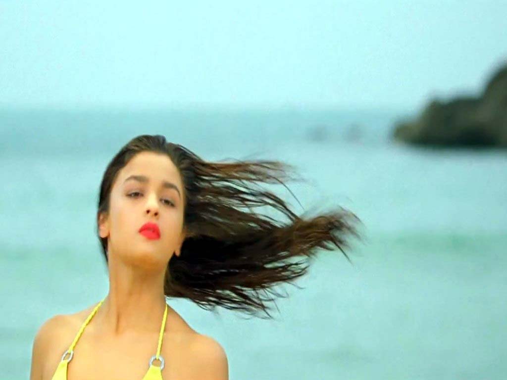 Alia Bhatt in Bikini | Hot Alia Bhatt