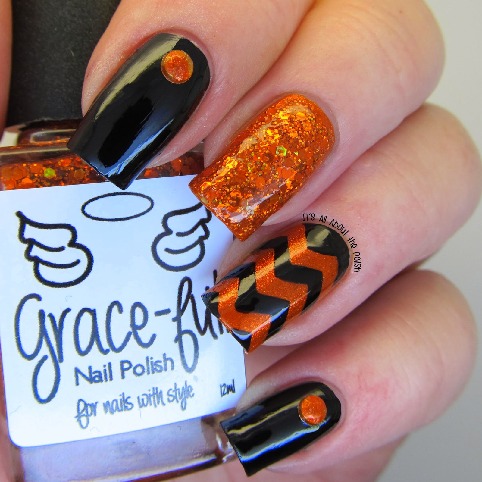 It's all about the polish: Halloween Skittlette - orange and black