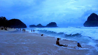 Pantai Goa Cina (wisatawan) Pantai Goa Cina (wisatawan)