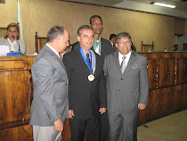 Recebendo a Medalha Duque de Caxias