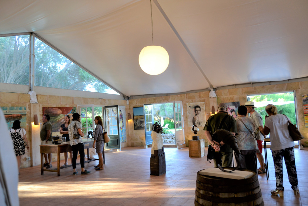 Resumen de la inauguración de Expo AlcaufArt, celebrada en Alcaufar Vell Hotel Rural & Restaurant el pasado jueves. una exposición de arte colectiva, donde estrenamos el arte en madera de Menorca Maker
