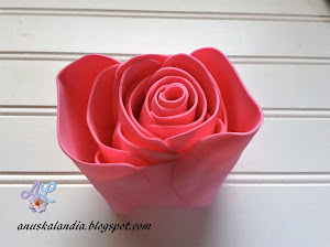 Rosa-gigante-en-goma-eva-o-foamy-18-3-pegar-el-otro-lado-Anuskalandia
