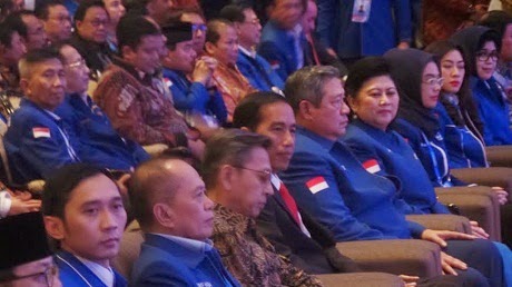 Hadiri Kongres Partai Demokrat, Jokowi Tiru Kerapian SBY Hadiri Kongres Partai Demokrat, Jokowi Tiru Kerapian SBY