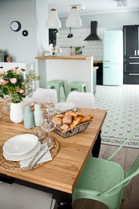 Decoração Jovem de pequeno apto em preto, branco e verde menta. Blog Achados de Decoração Decoração Jovem de pequeno apto em preto, branco e verde menta. Blog Achados de Decoração