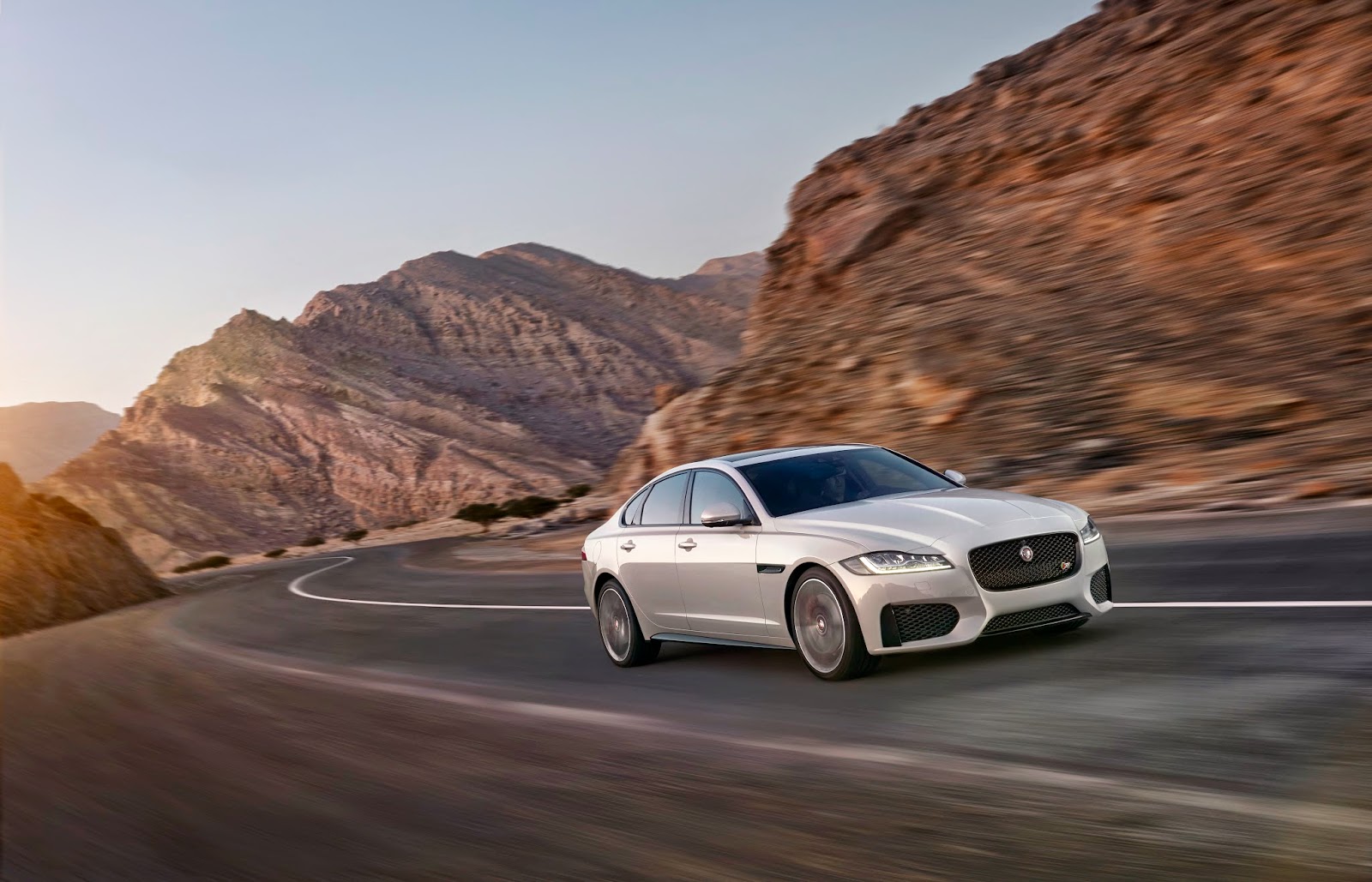 Jaguar XF 2016 1024 768