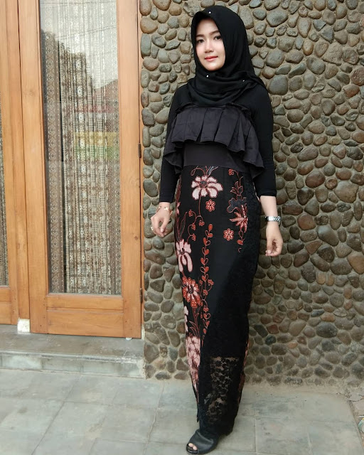 Model Baju Batik Wanita Islami Kekinian dan Modern
