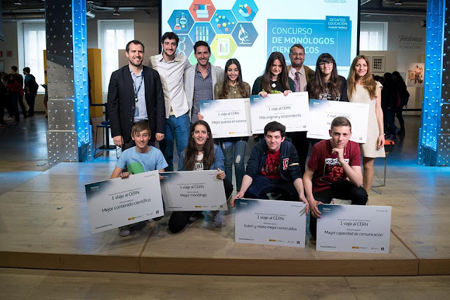 Foto de familia de los ganadores del concurso LocosxCiencia 2016