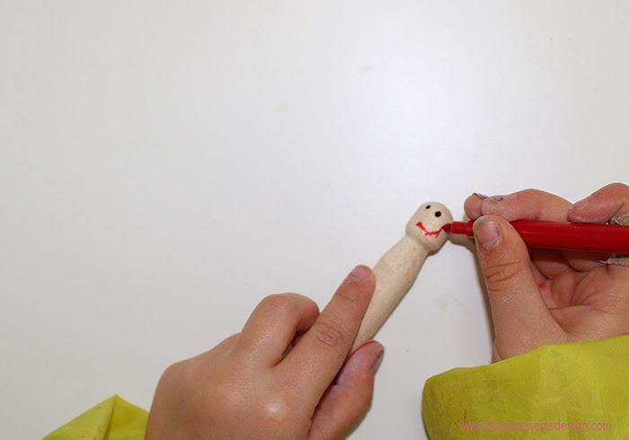 Frozen: muñecas con pinzas vintage de madera. Dibuja la cara