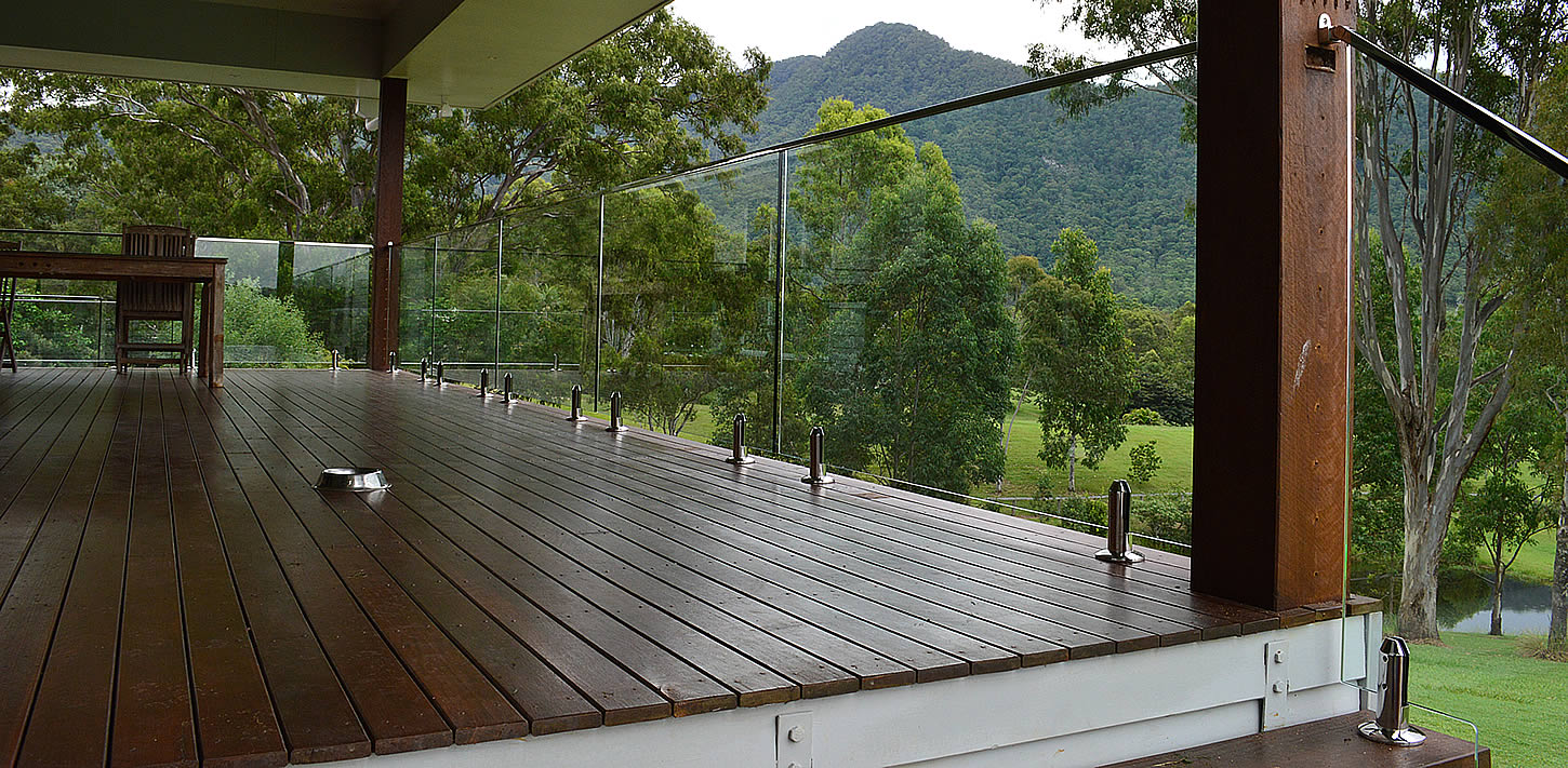 The Safety Benefits of Glass Fencing in Melbourne You might have not