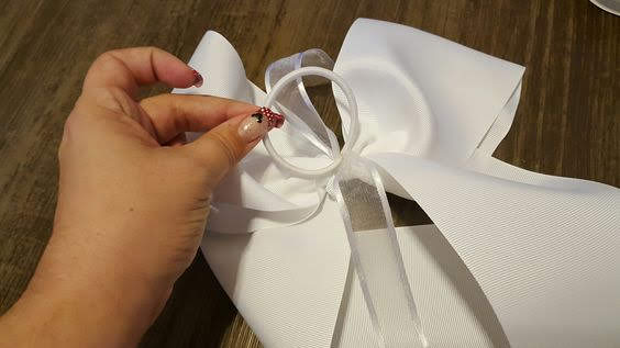 cheer bows, no sew bow, easy cheer bow, quick and easy, cheerleading