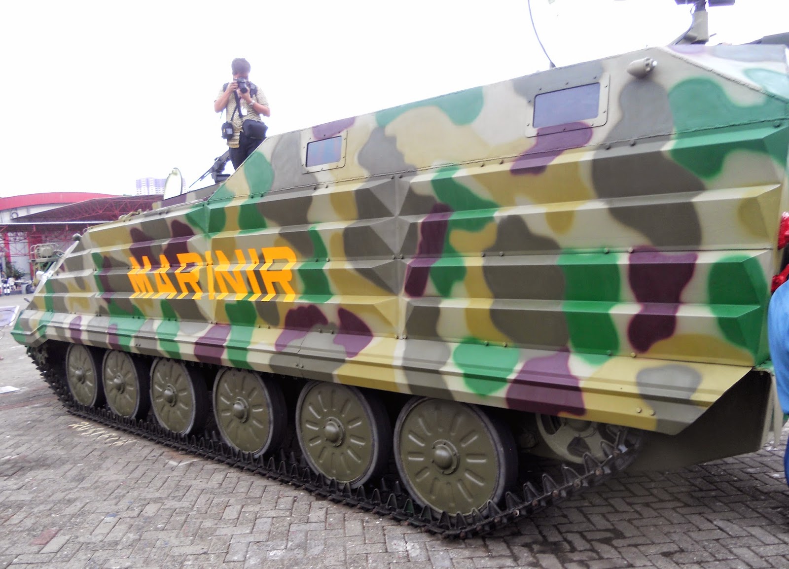 Tank APC Amphibi buatan PT. Wirajayadi Bahari Tank APC Amphibi buatan PT. Wirajayadi Bahari