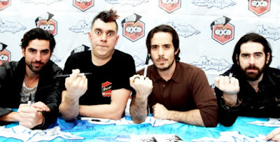 Panda Foto de integrantes de Panda sentados