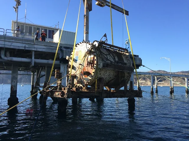 Image Attribute: Pulling out of Natick Prototype (Phase 1) from the shallow waters off California after 105 days of feasibility testing. / Source: Microsoft