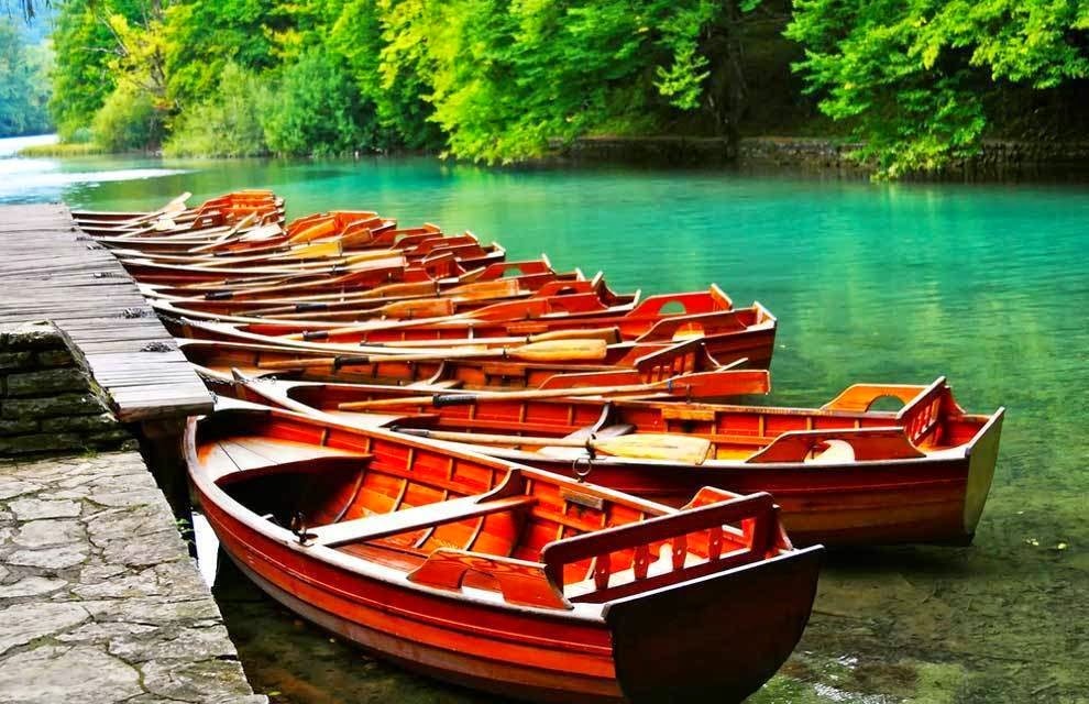 There are also water tours available, for visitors and tourists who wish to capture the beauty of Plitvice from its electric green lakes. - You’d Never Want To Visit This Croatian National Park… It’s A Bit Too Beautiful.