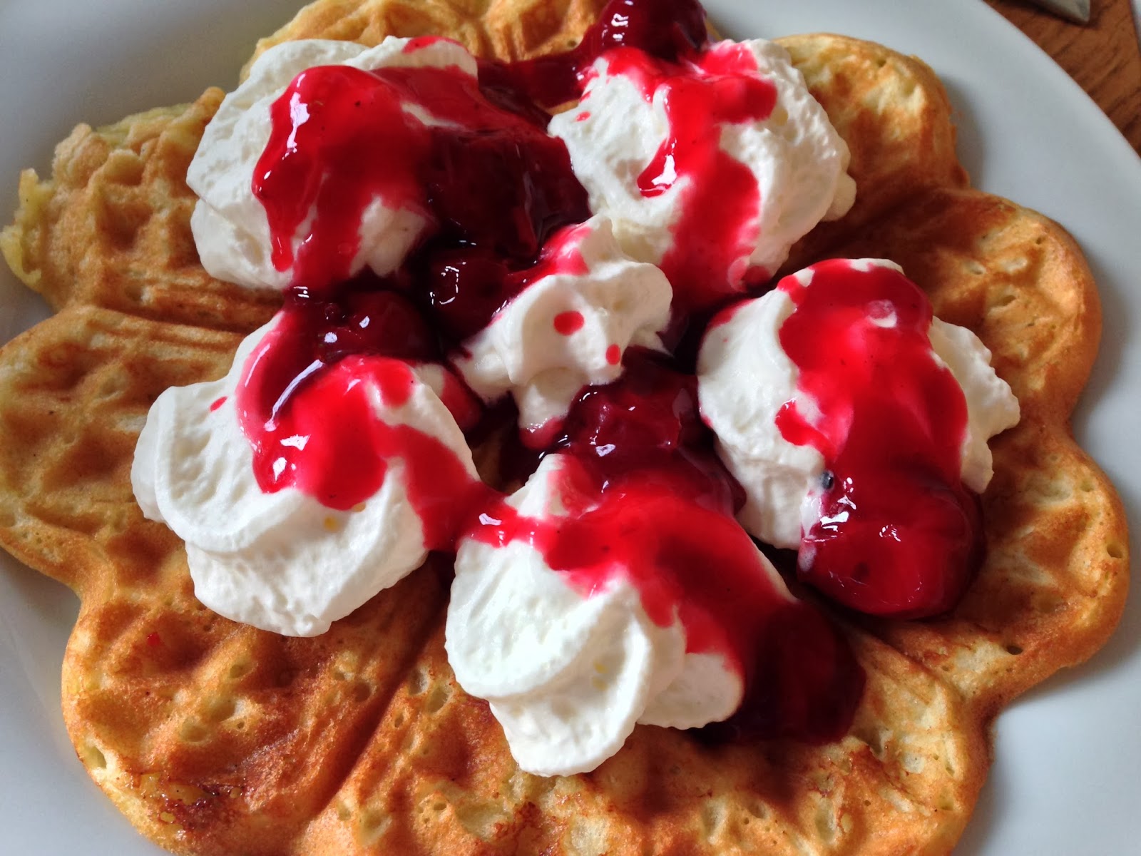 Fleischlos-lecker: Kirsch-Sahne-Waffeln