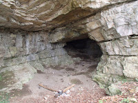 Grotte dans la reculée du Savignard