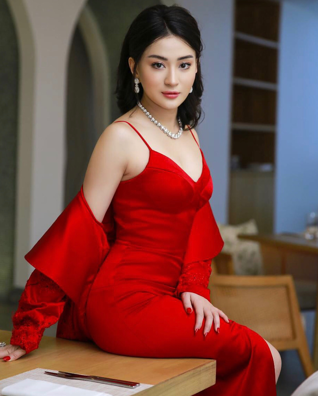 Wutt Hmone Shwe Yi | Myanmar Model Girl