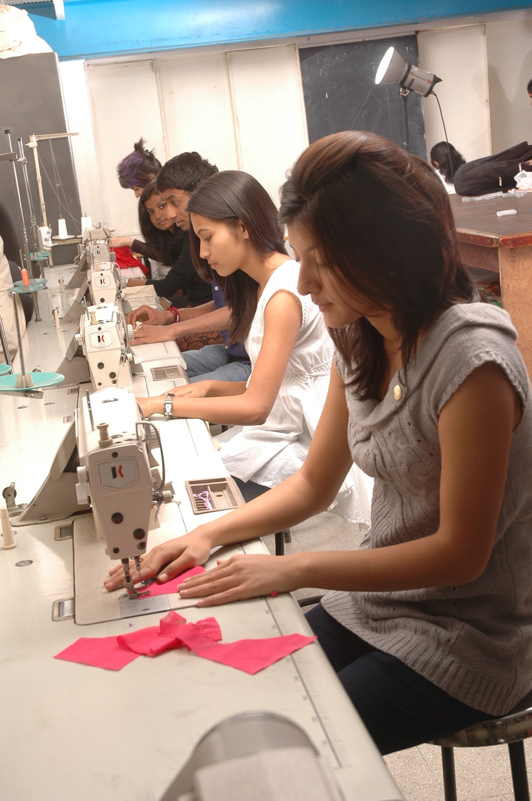  Fashion Designer  Careers mojomade