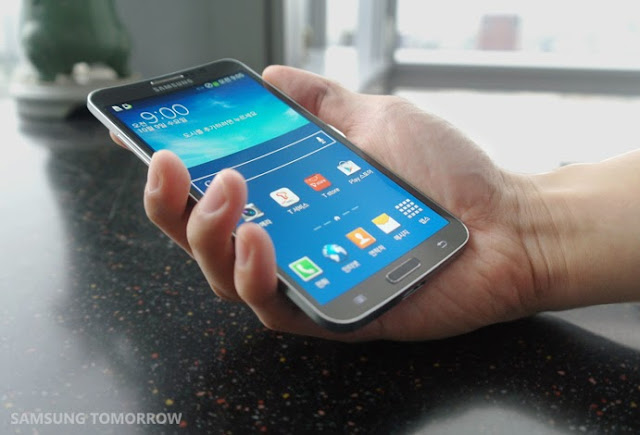 Samsung Galaxy Round with curved display