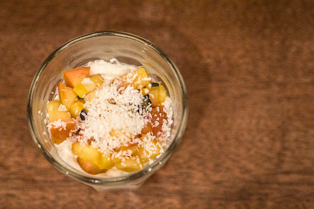 Dessert mit Passionsfrucht und Baiser