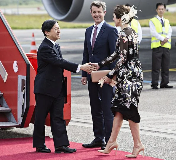 Crown Prince Frederik and Crown Princess Mary welcomed Crown Prince Naruhito at the Copenhagen Airport