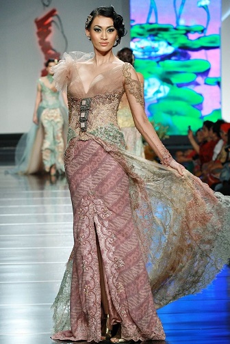 Koleksi Kebaya Anne Avantie Untuk Badan Gemuk