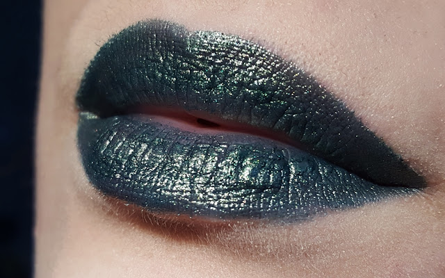 essence lipstick lippenstift swatch review metalshock venom
